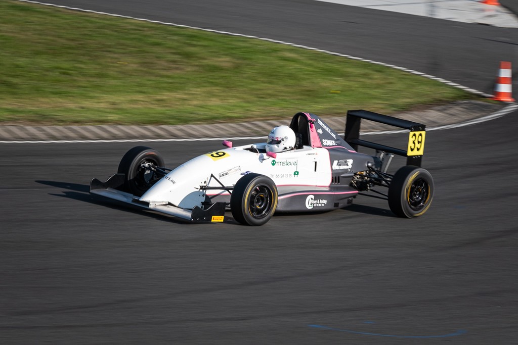 Line Sønderskov glæder sig til at være tilbage i sin F5-racer
(Foto: Kim Gripping)